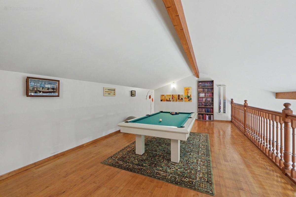 Maison 245 m² à Roques  - photo 2