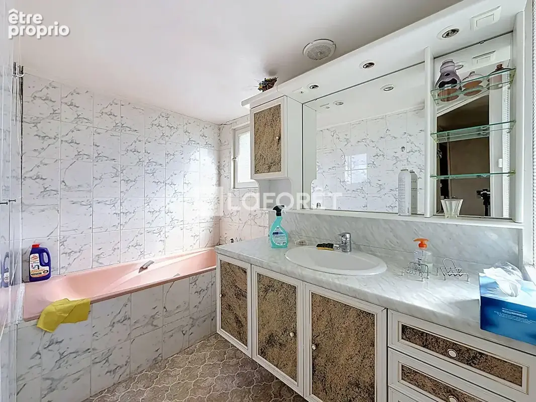 Immeuble de rapport Neufchateau 16 pièce(s) 458.85 m2 - photo 8
