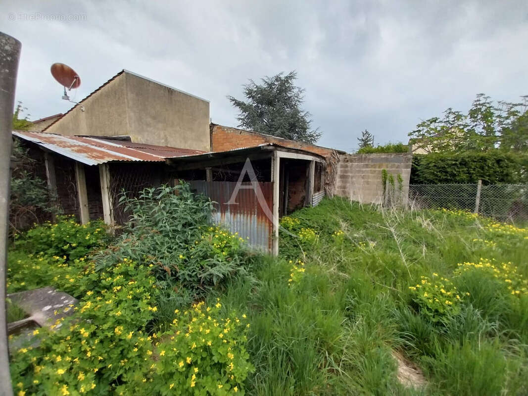 Terrain à LES MUREAUX