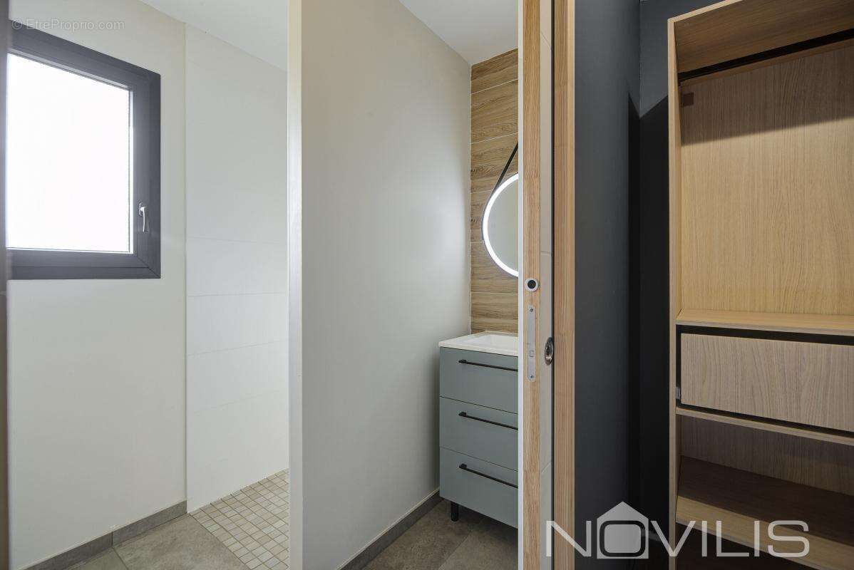 Maison à SAINTE-FOY-DE-PEYROLIERES