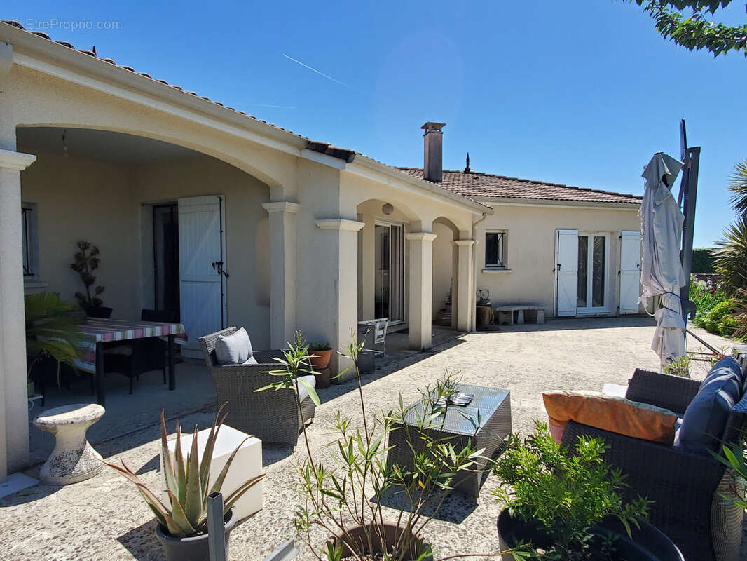 Maison à VIRAZEIL