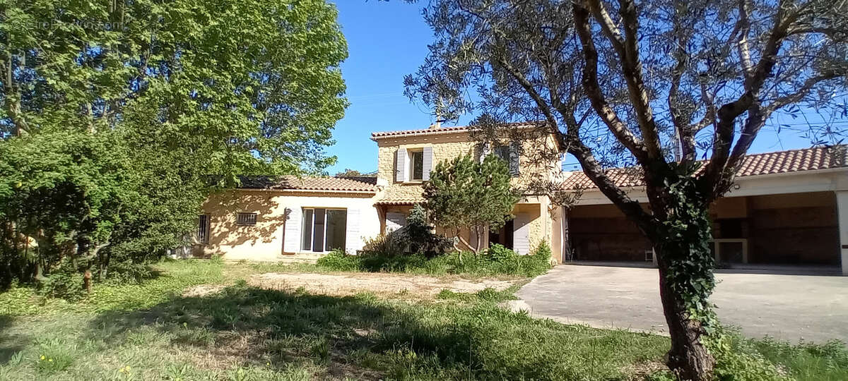 Maison à L'ISLE-SUR-LA-SORGUE