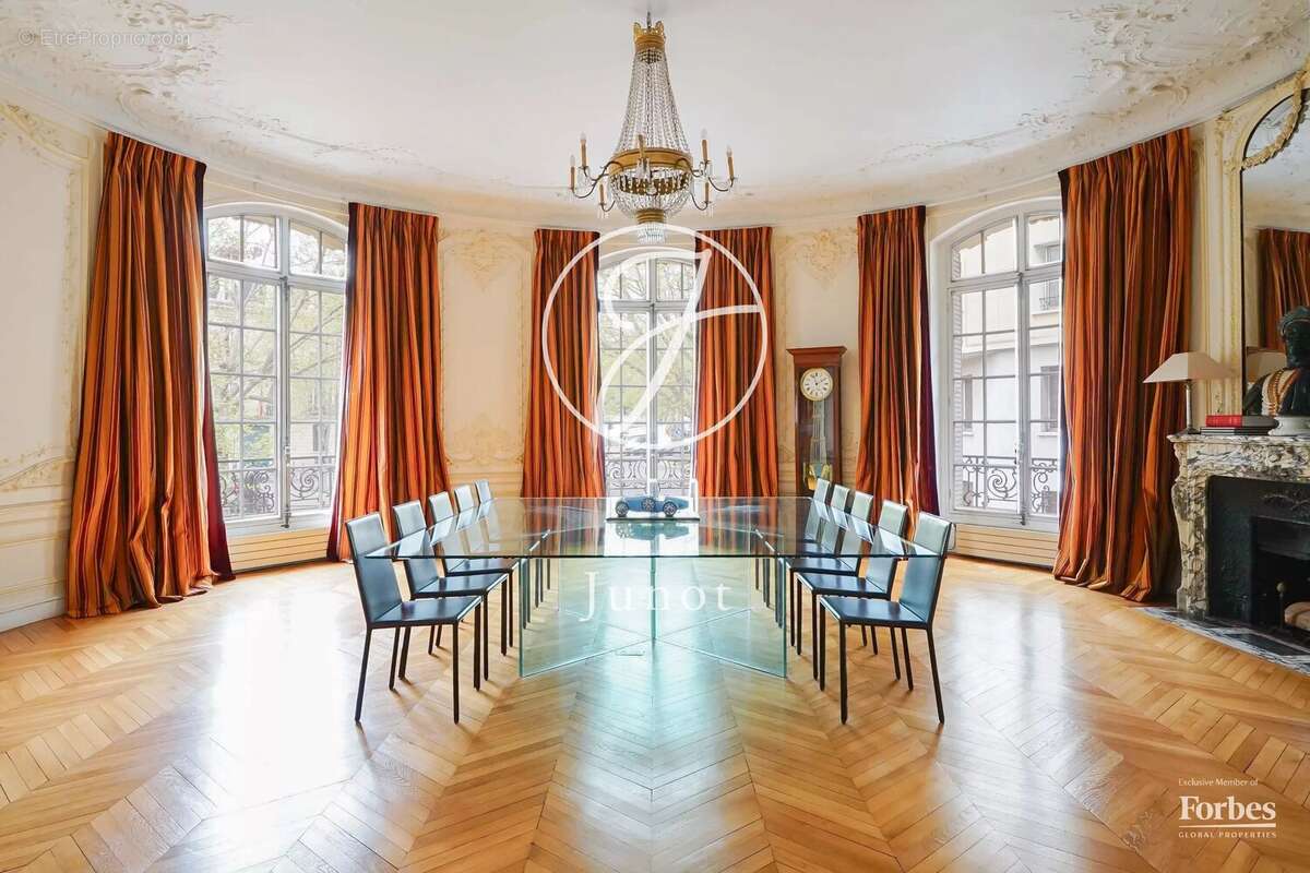 Paris 16e - IENA /  PLACE DES ETATS-UNIS -  Appartement mixte à vendre - 18 pièces - 452,64m² Carrez. - photo 2