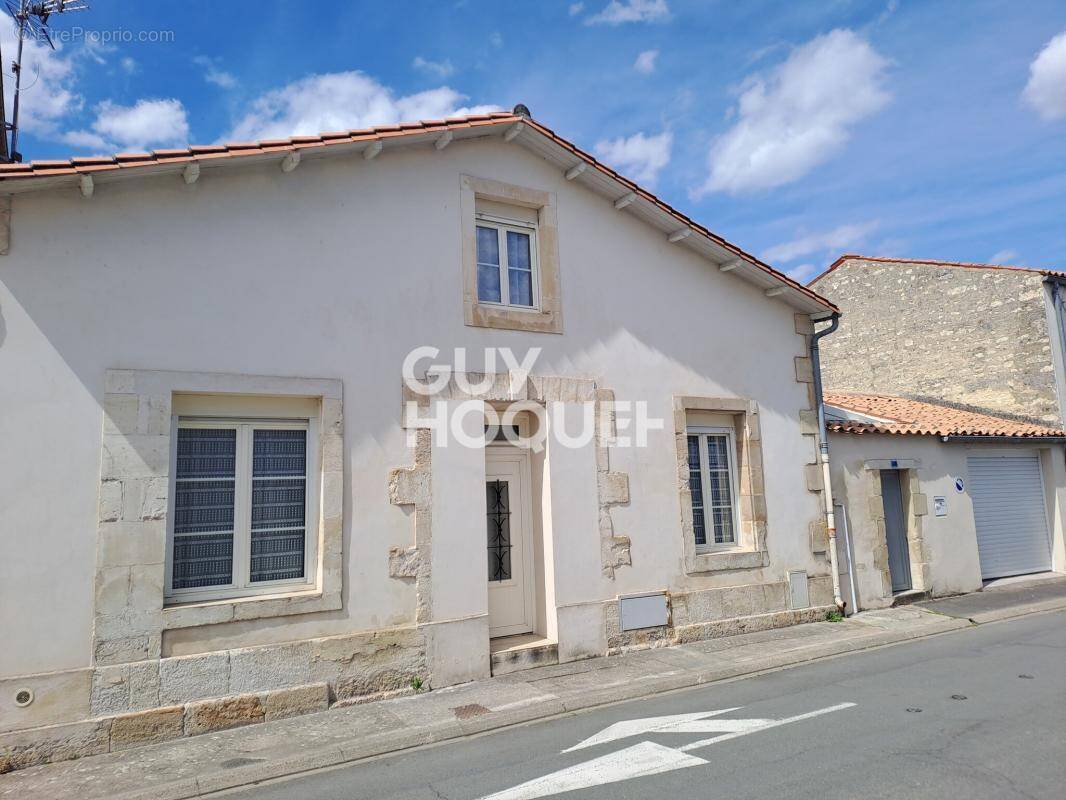 Maison à SURGERES