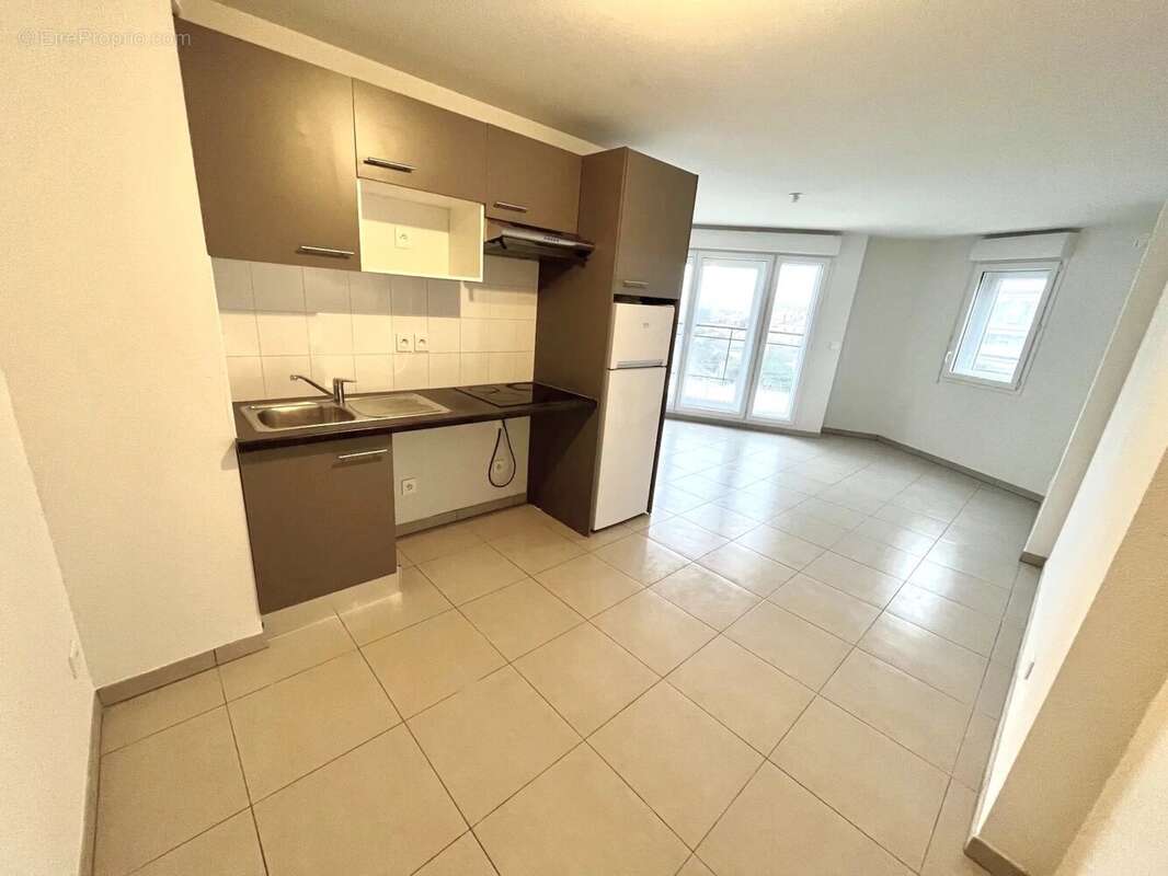Appartement 3 pièces de 66 m² avec terrasse et double stationnement - photo 2