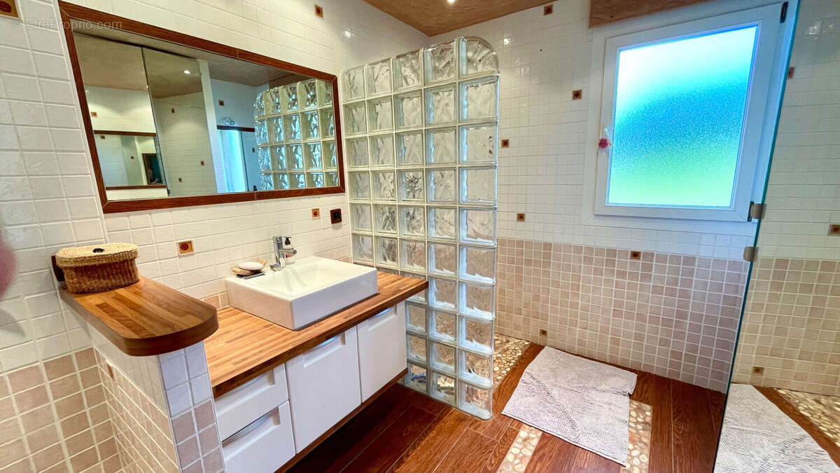 Maison à MONTAGNOLE