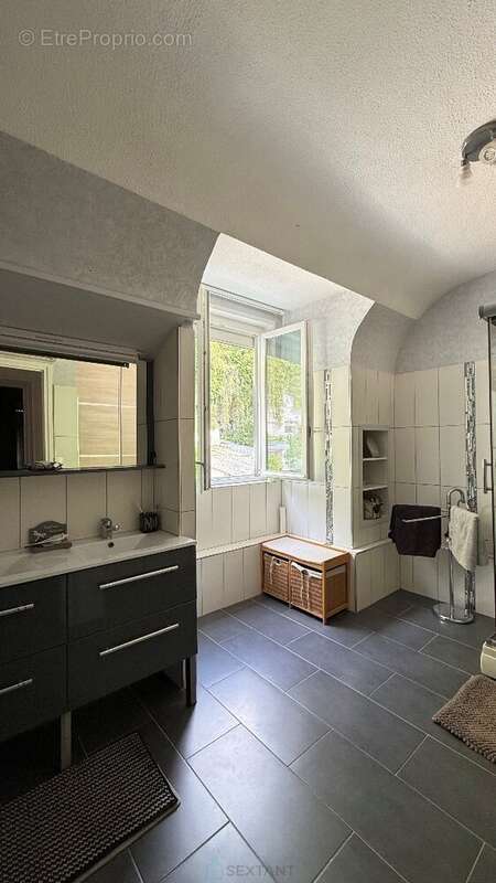 Charmante maison mitoyenne d'un côté atypique au cur d'Orival, en bord de Seine - photo 6