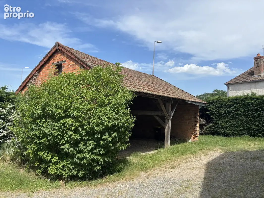 Ancien corps de ferme  - terrain 1108 m2 - photo 2