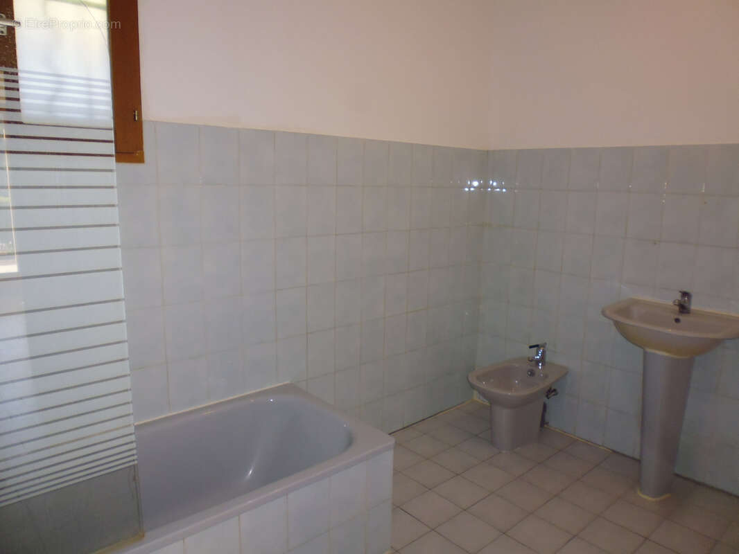 Maison à SOLLIES-TOUCAS