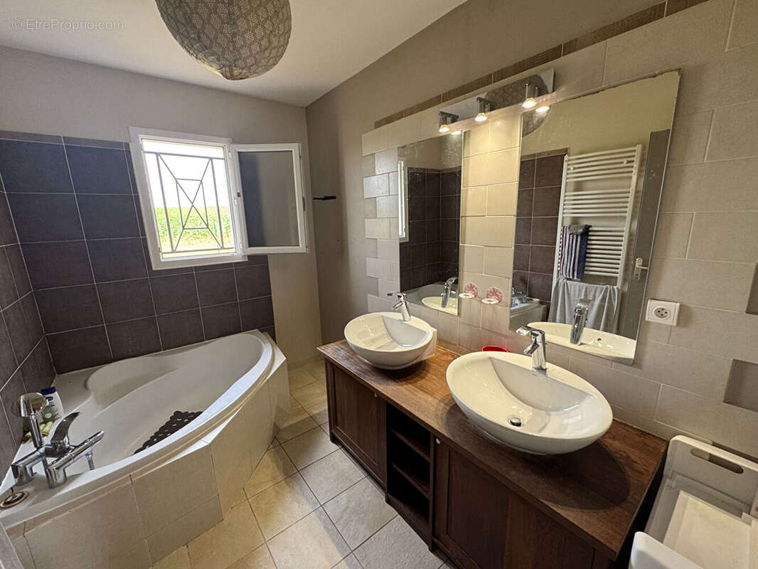 Villa T5 de 123 m²  avec Jardin et Piscine - photo 4