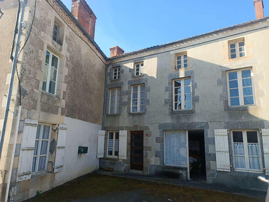 Maison à BUSSIERE-POITEVINE