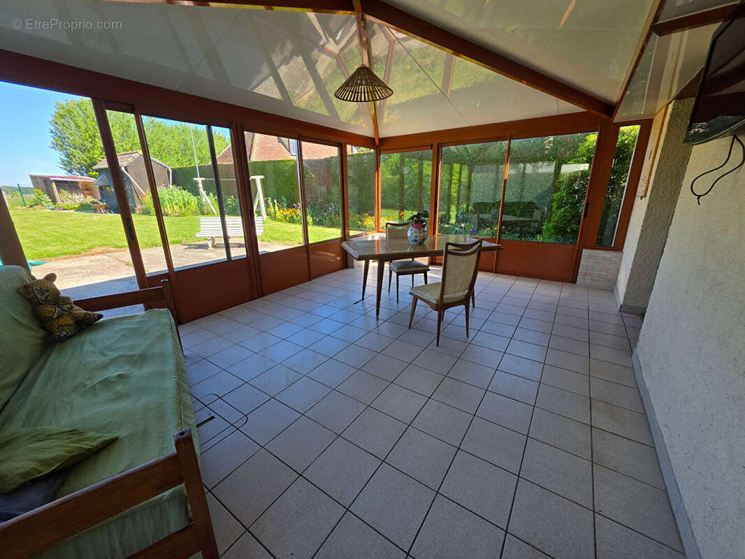 Maison à GUIGNECOURT