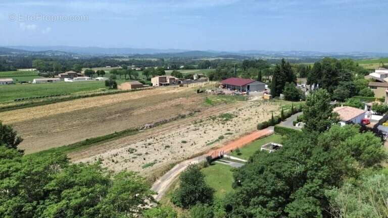 Terrain à SAINT-MARTIN-DE-VILLEREGLAN
