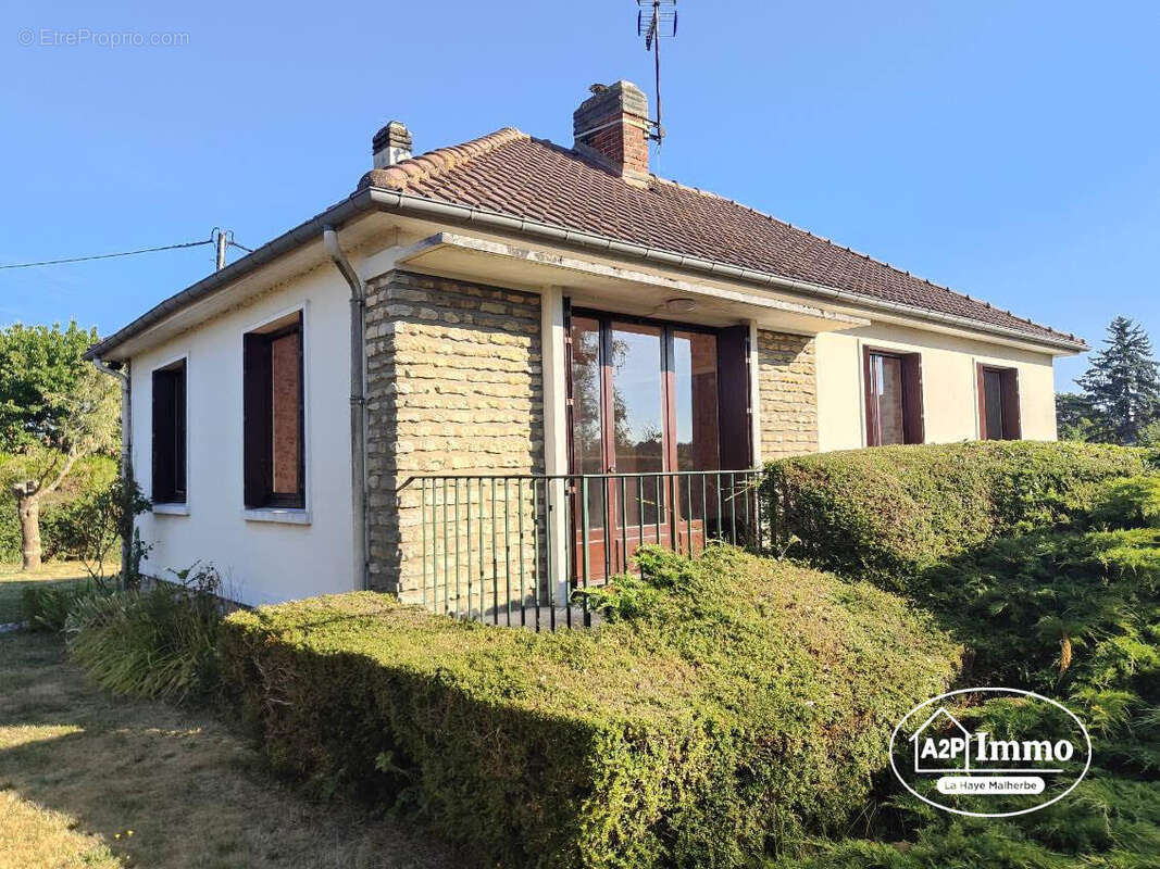 Maison à LA HAYE-MALHERBE