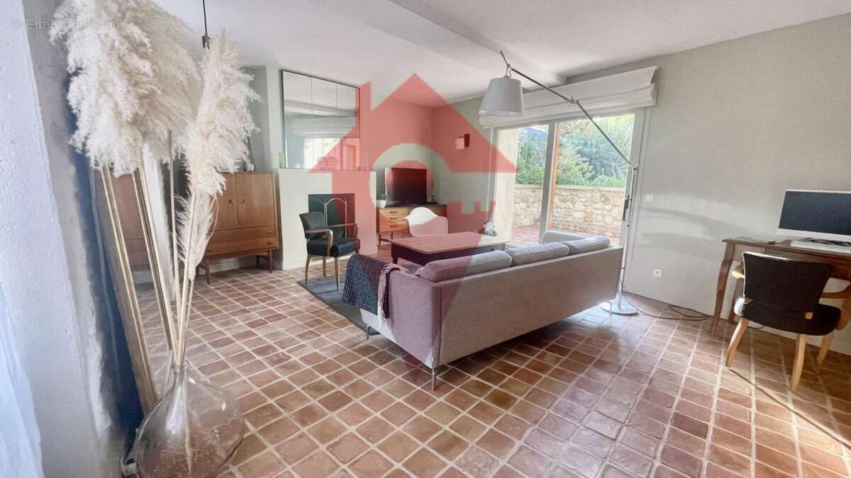 Maison à CRESPIERES