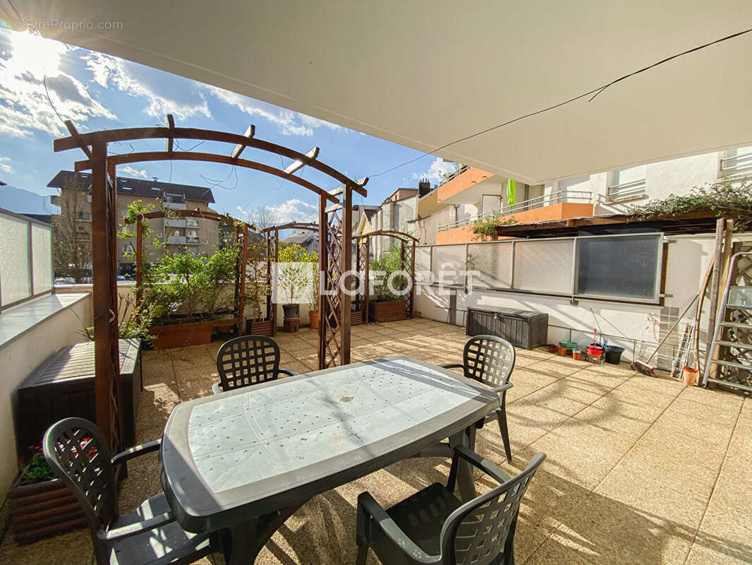 Appartement à SAINT-MARTIN-D'HERES