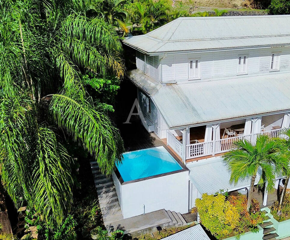 Maison à LES TROIS-ILETS