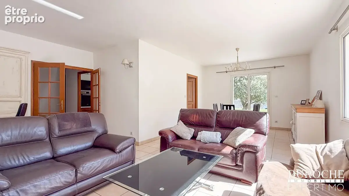 Piolenc, quartier résidentiel,  maison de plain-pied avec piscine et dépendances sur parcelle de plus de 2500m - photo 19