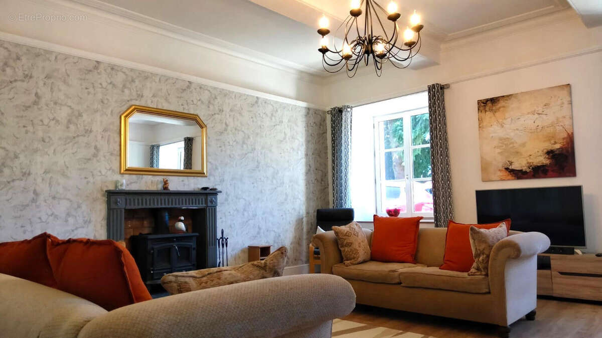 SALON - Maison à PRESSAC