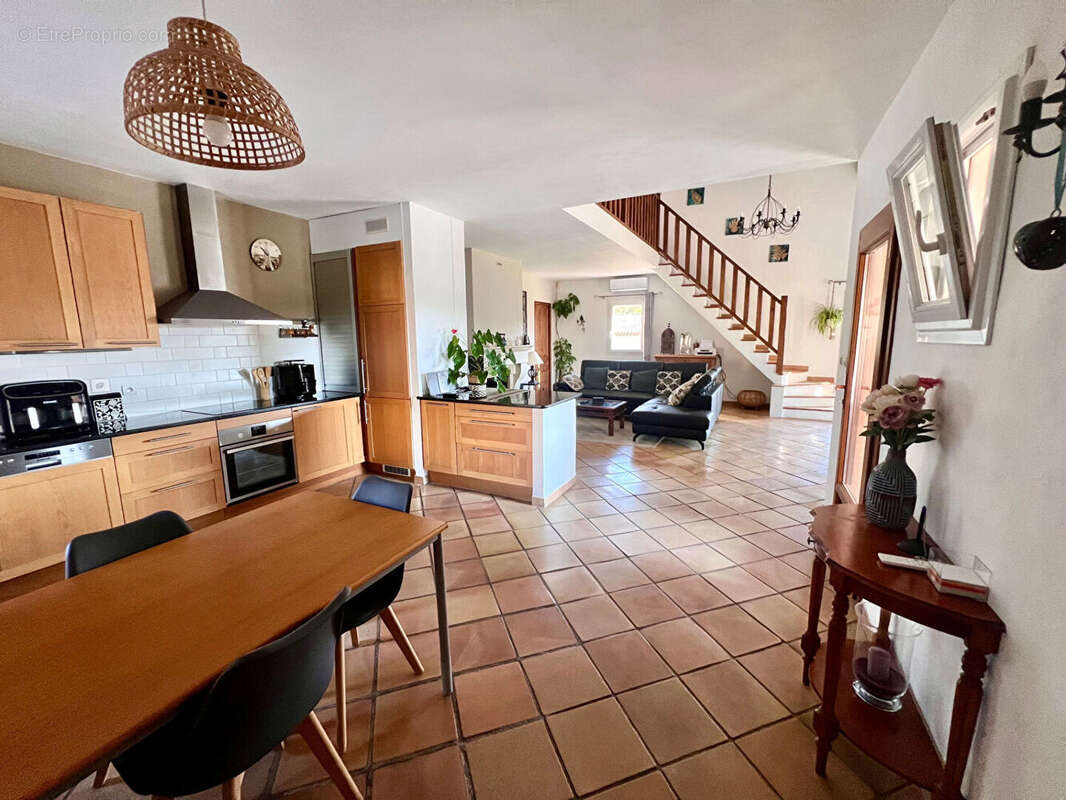 Belle maison  Etang de l'Olivier sur 4000 M2 de terrain divisible et constructible - photo 7
