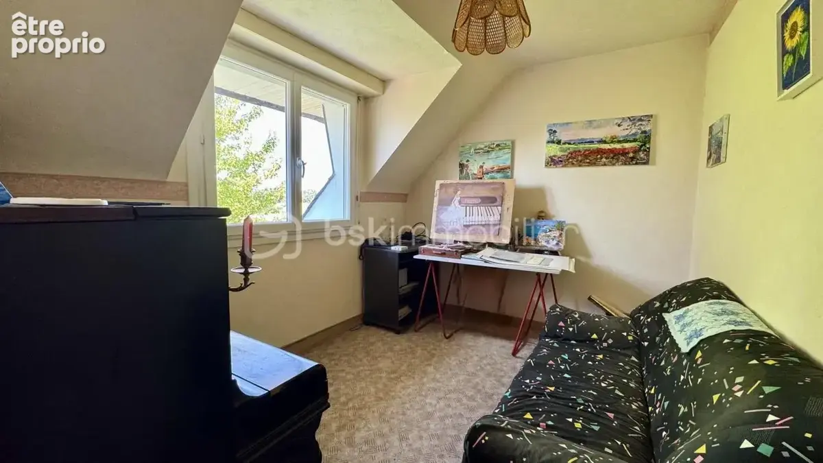 Maison traditionnelle - 5 pièces - 3 chambres + 1 bureau - sous-sol complet - jardin clos et arboré - photo 18
