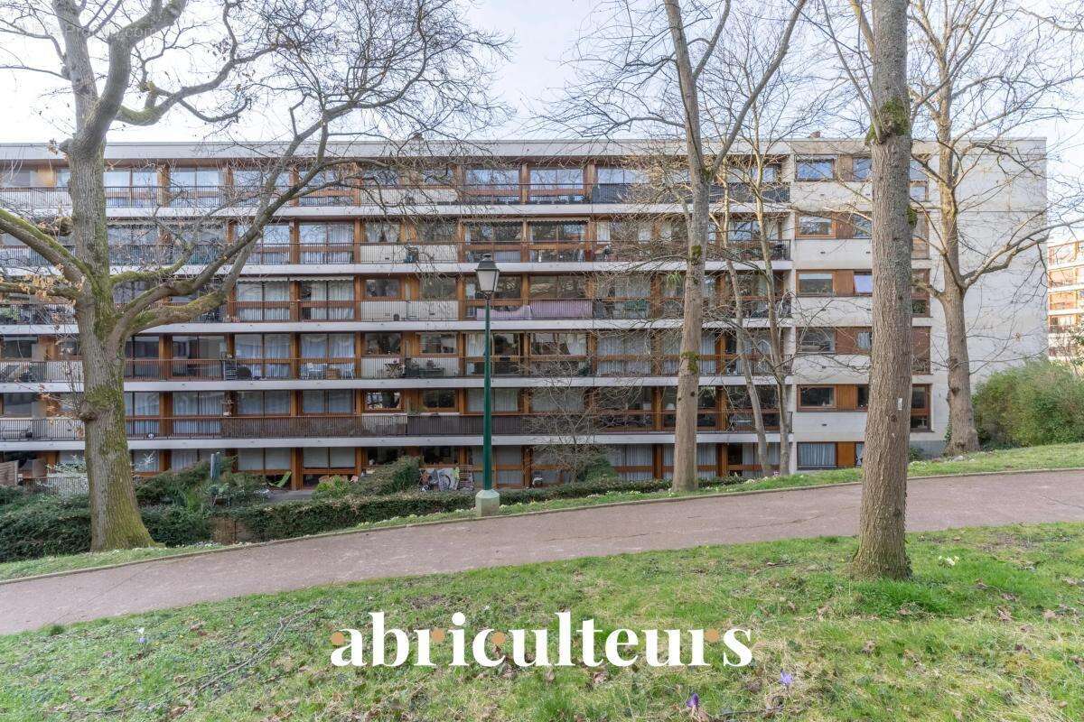 Appartement à LA CELLE-SAINT-CLOUD