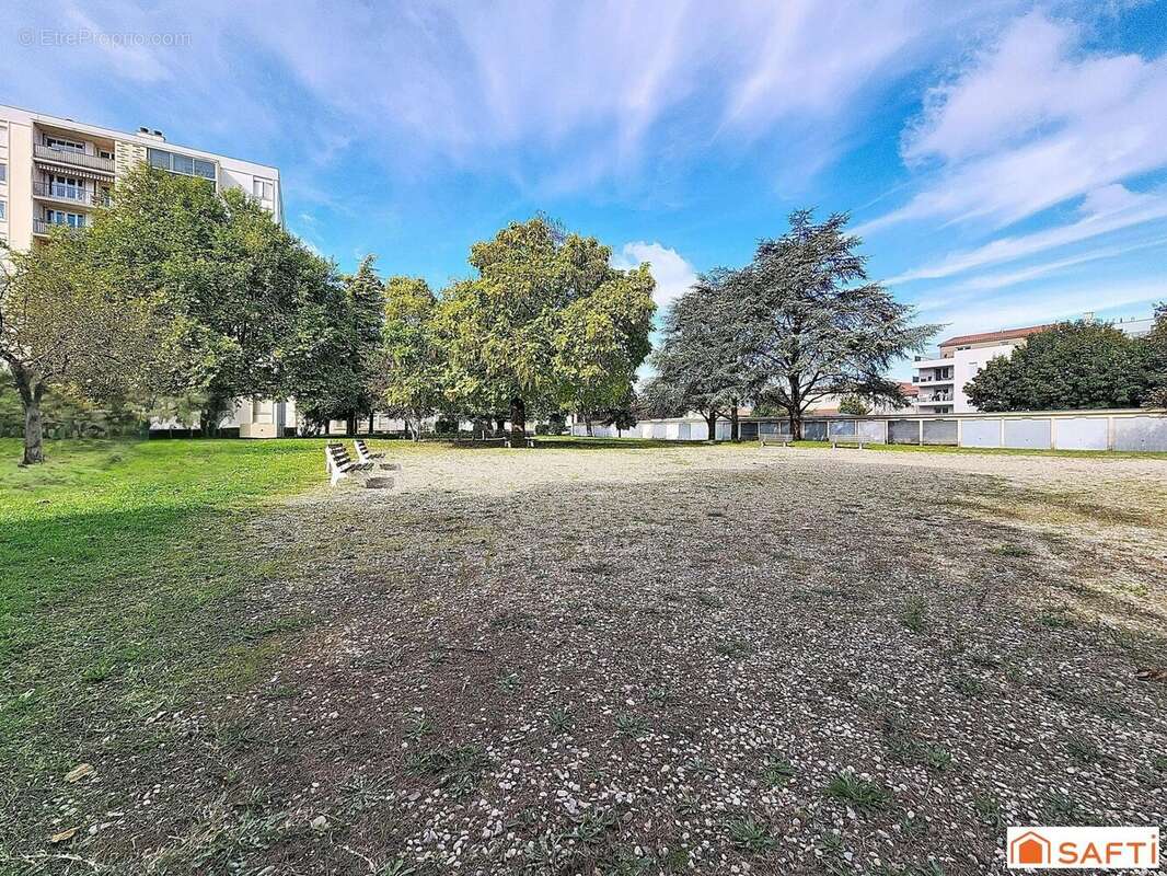 Photo 7 - Appartement à VAULX-EN-VELIN