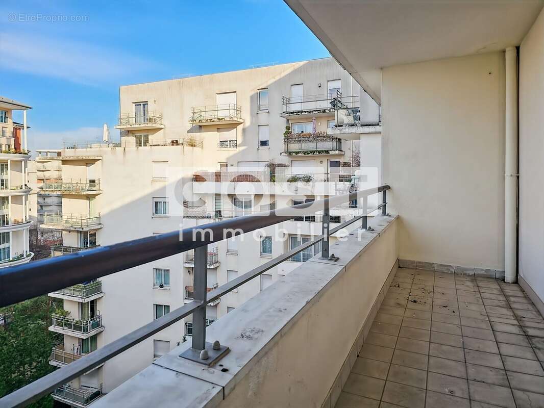 Appartement à COURBEVOIE