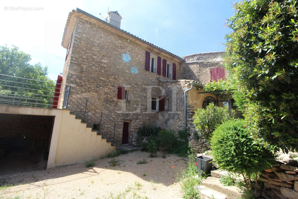 Maison à SAINT-SATURNIN-LES-APT