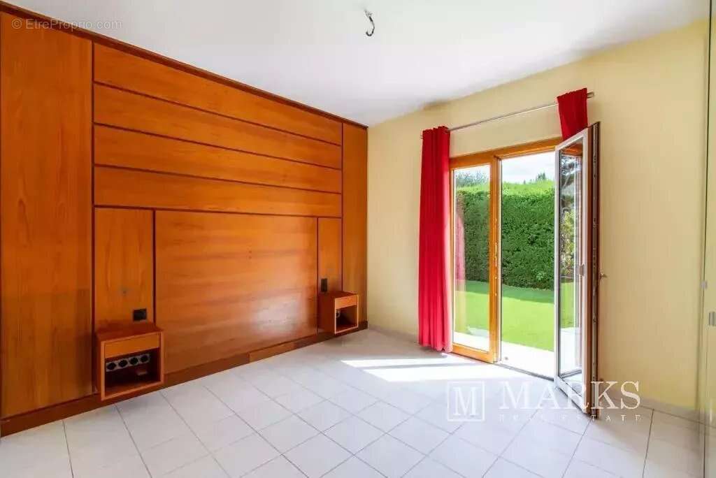 Villa de style néo provençal avec terrain plat et piscine - photo 12