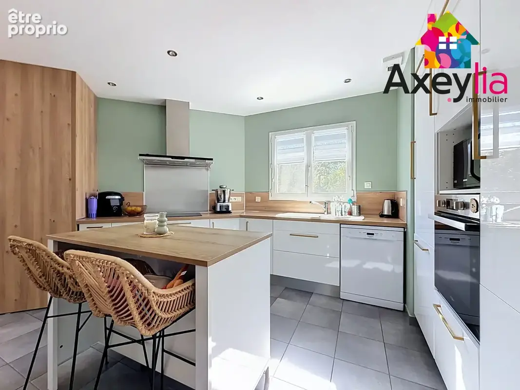 A vendre - mably - maison de plain-pied avec 3 chambres, terrain, pergola et piscine - photo 8