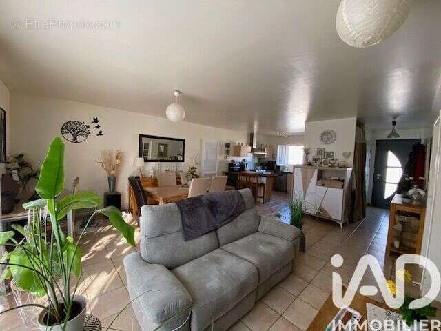 Photo 5 - Maison à CHAMPAGNE-LES-MARAIS