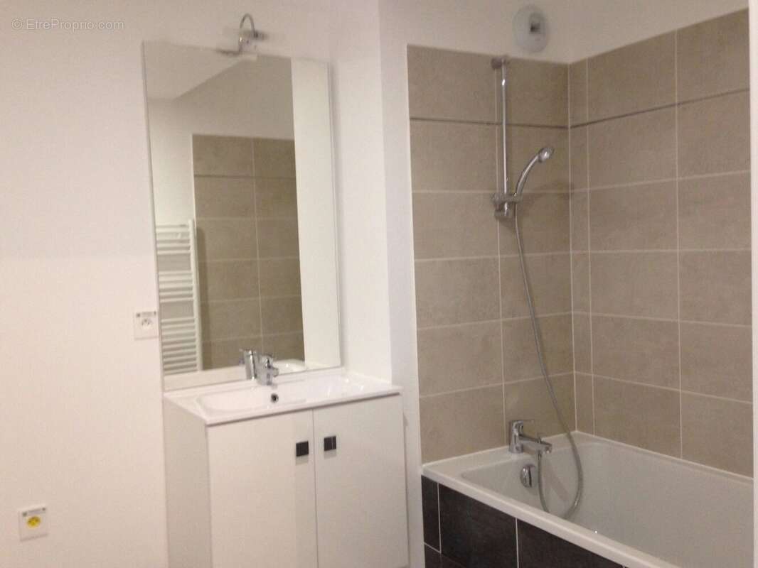 Appartement récent type 3, 55.90m², deux chambres, terrasse, deux places de parking - photo 7