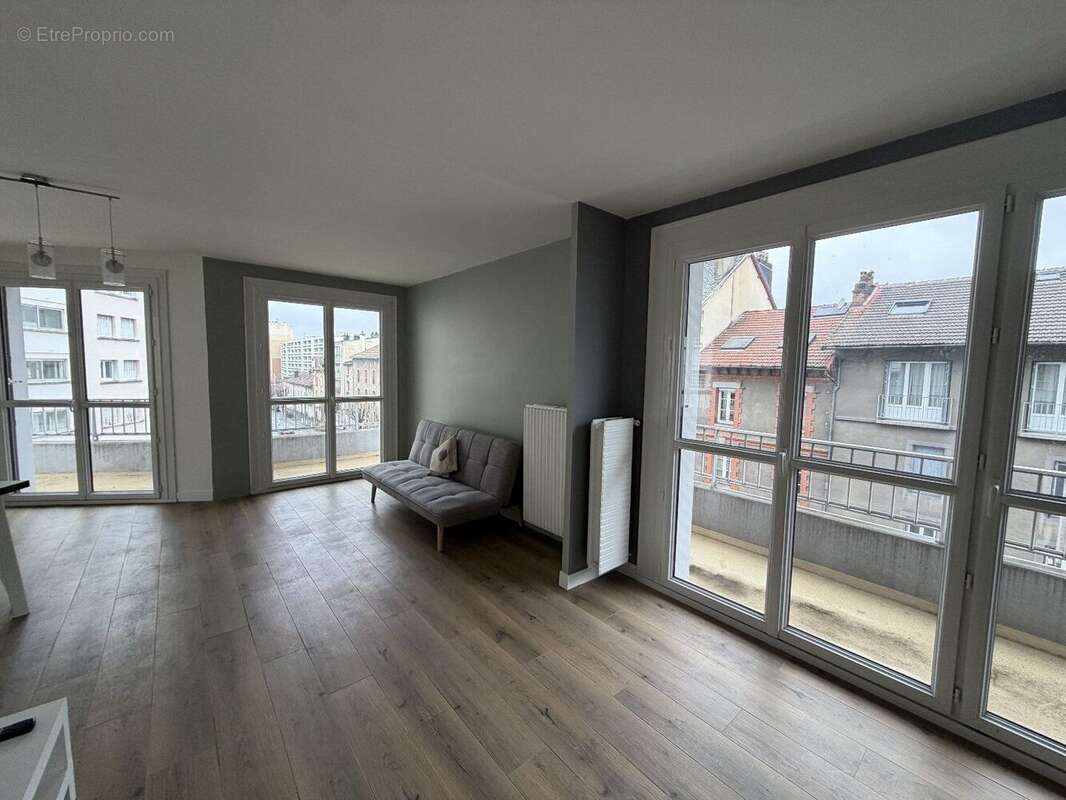 Aurillac T5 Ascenseur, balcon, parking couvert - photo 3