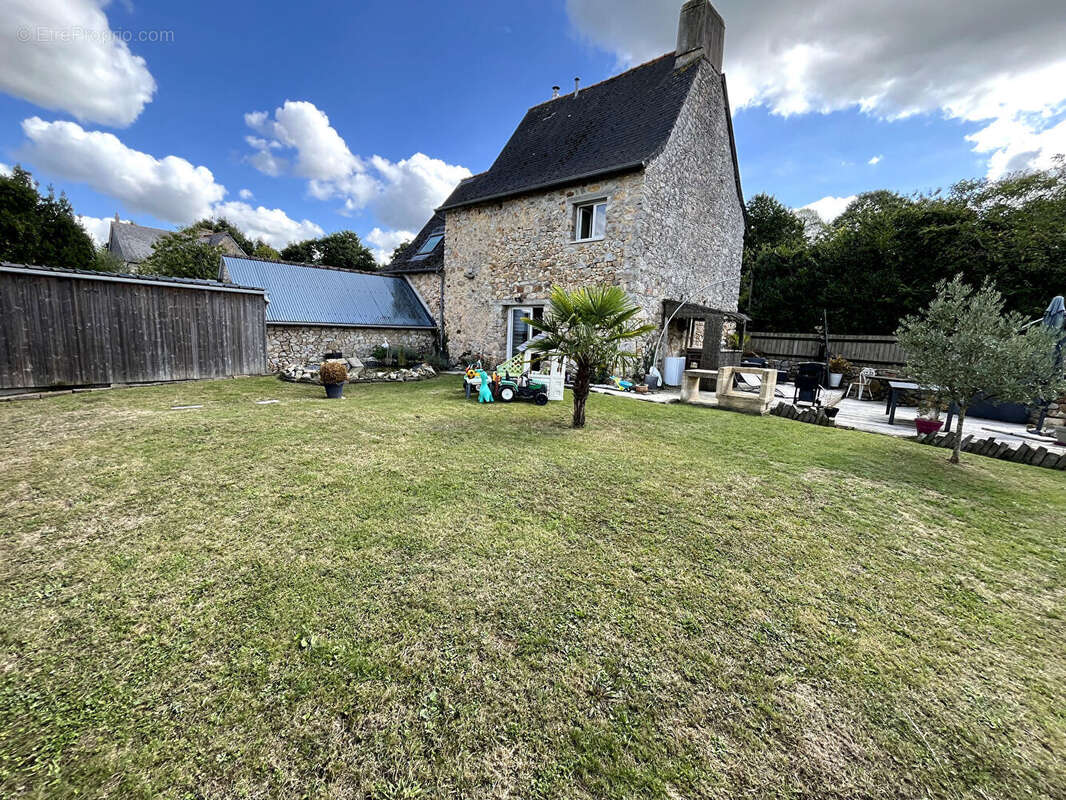 Maison à COMBOURTILLE