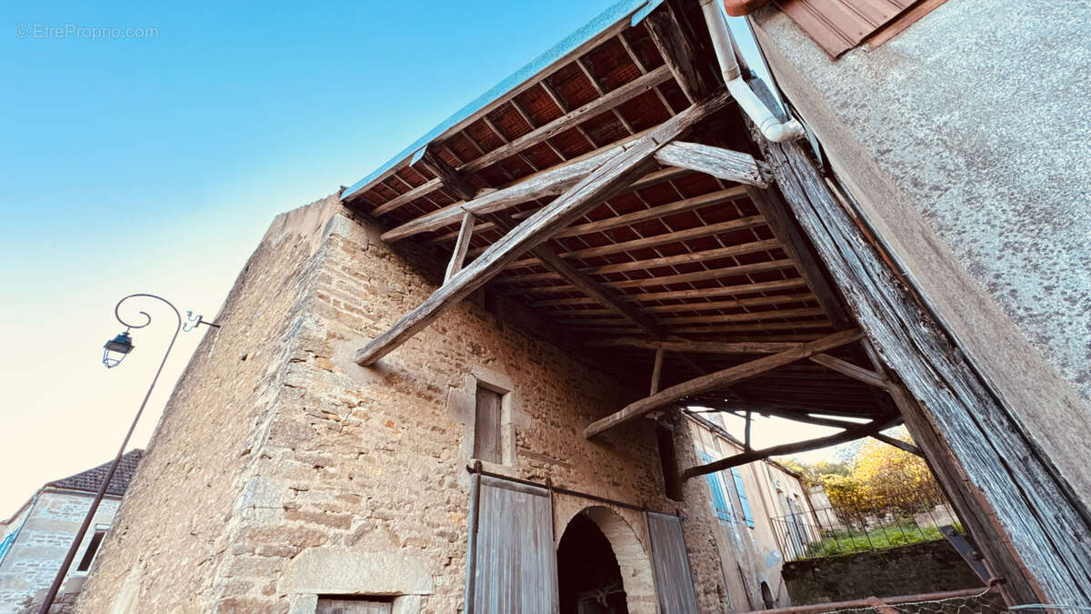 Ancien corps de ferme à renover avec dépendances et jardin de 447 m2 au prix de 58 000 € F.A.I. secteur THORY - photo 3
