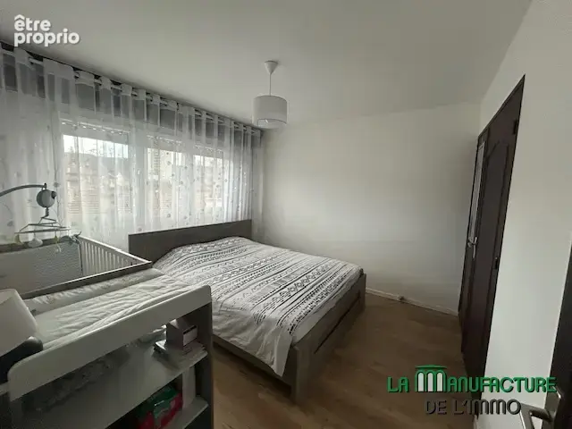 Appartement proche cours fauriel -  t4  rénové avec  balcon et place de stationnement couverte - photo 13
