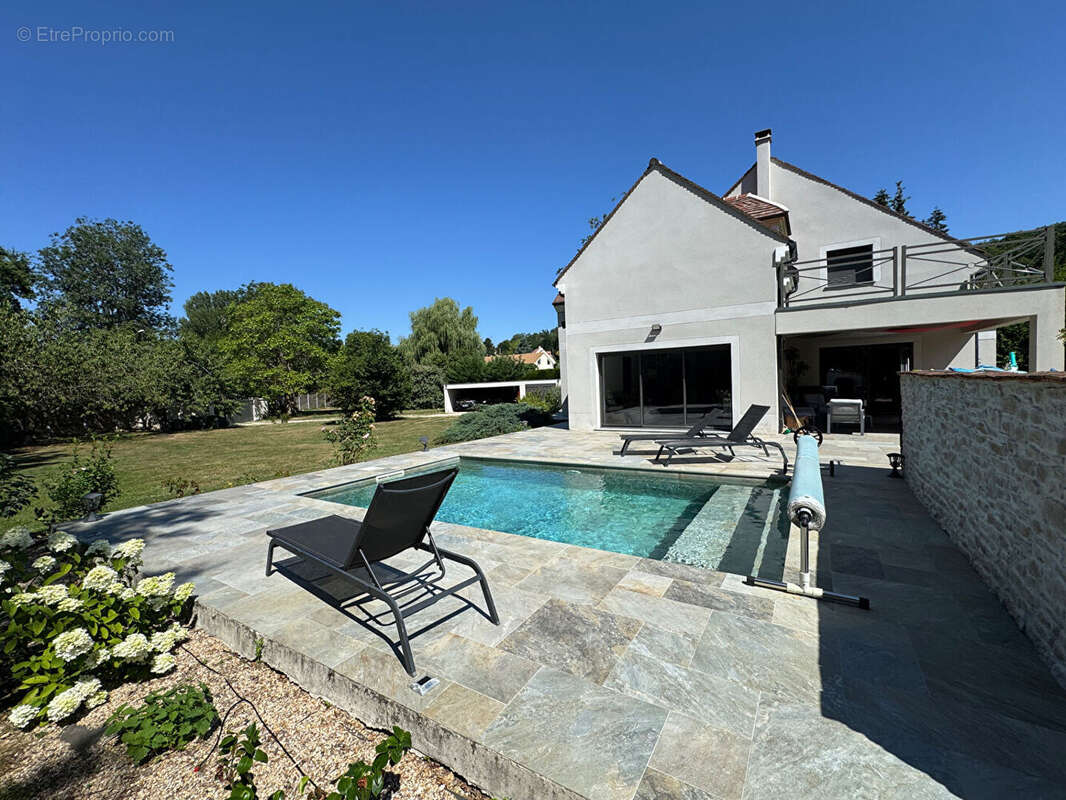 Maison d'Architecte  avec piscine chauffée Saint Remy L'Honore 10 pièces 317 m2 - photo 3