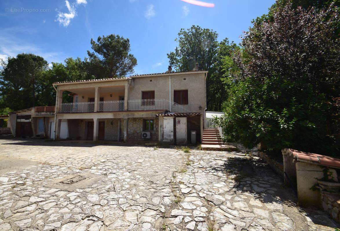 Maison à LE PUY-SAINTE-REPARADE