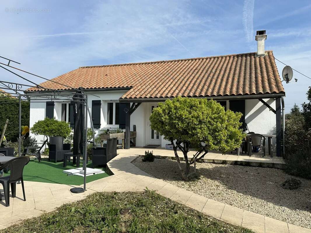 Maison à SAINT-MAURICE-LA-CLOUERE