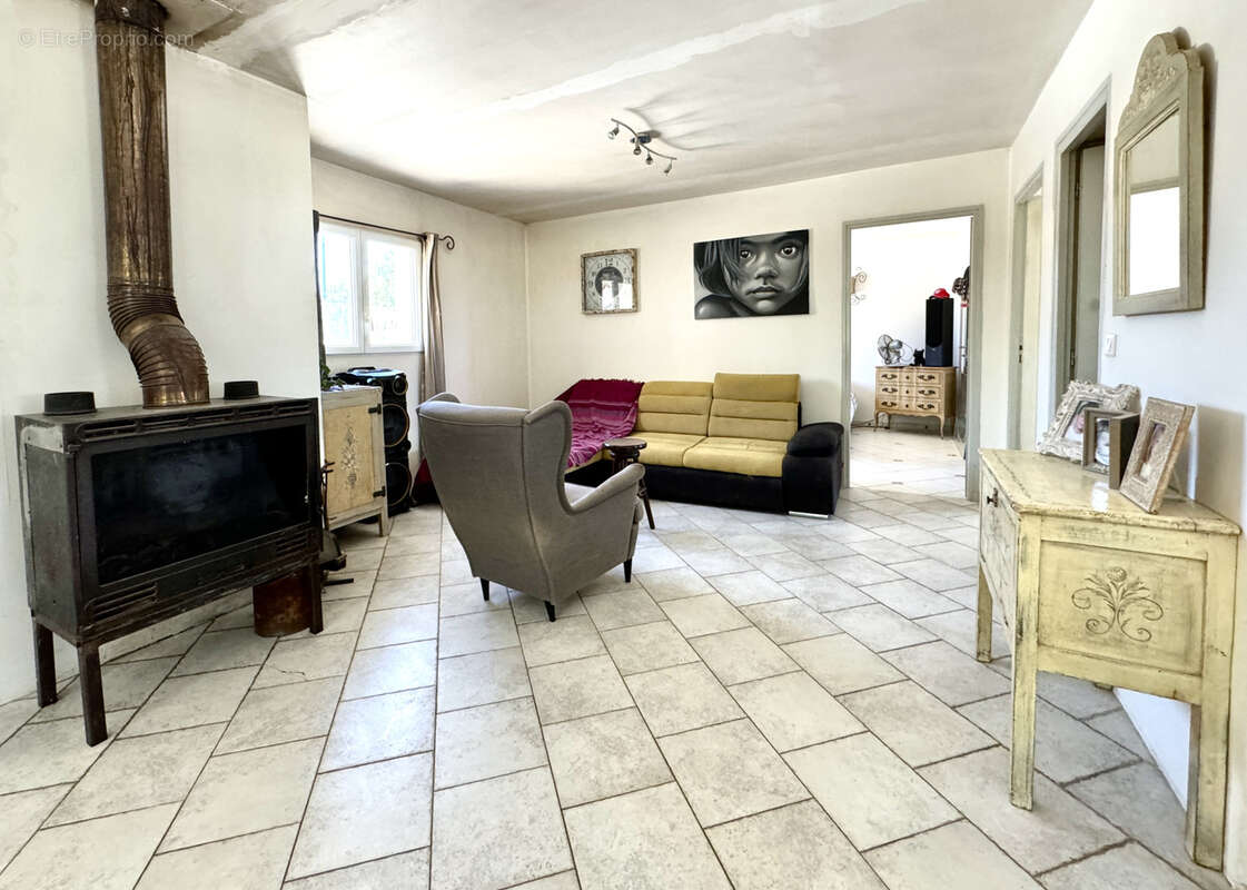 Maison de 110 m2 avec piscine, atelier 50m2, carport 20 m2 et terrain de 1 150 m2 - photo 11