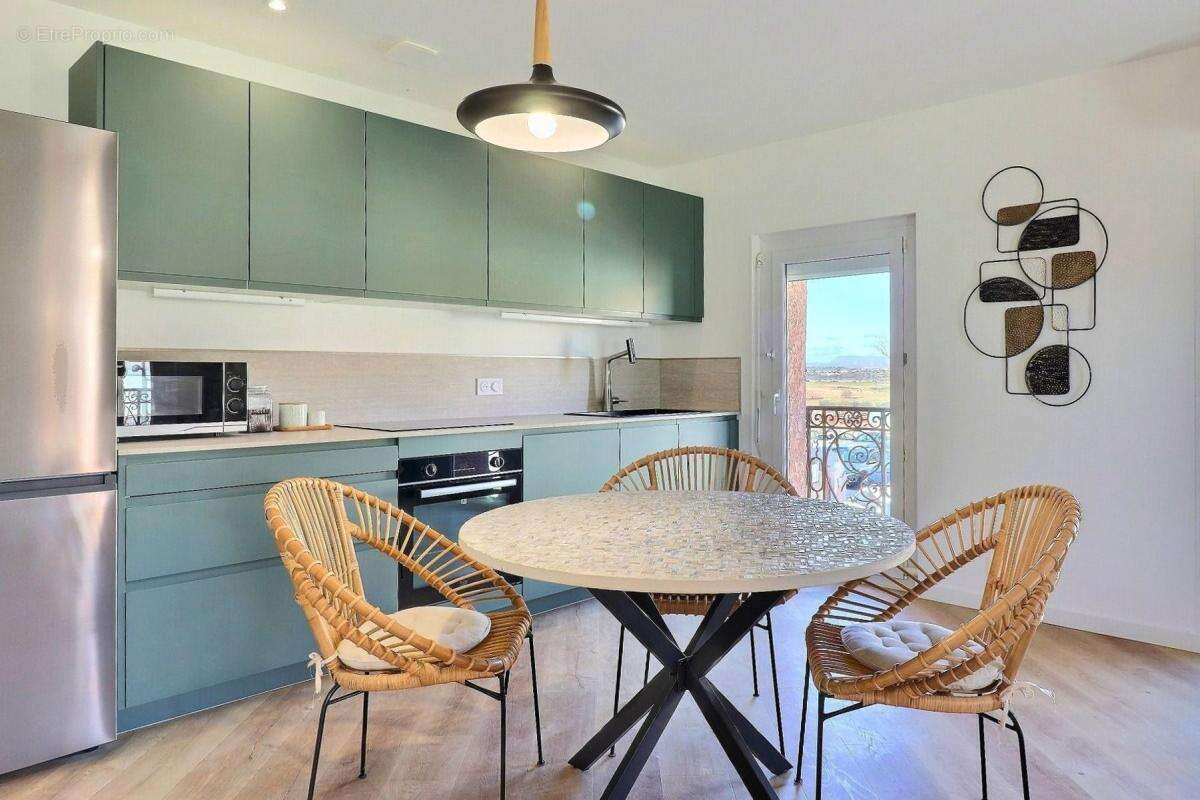 Commerce à VILLENEUVE-DE-LA-RAHO