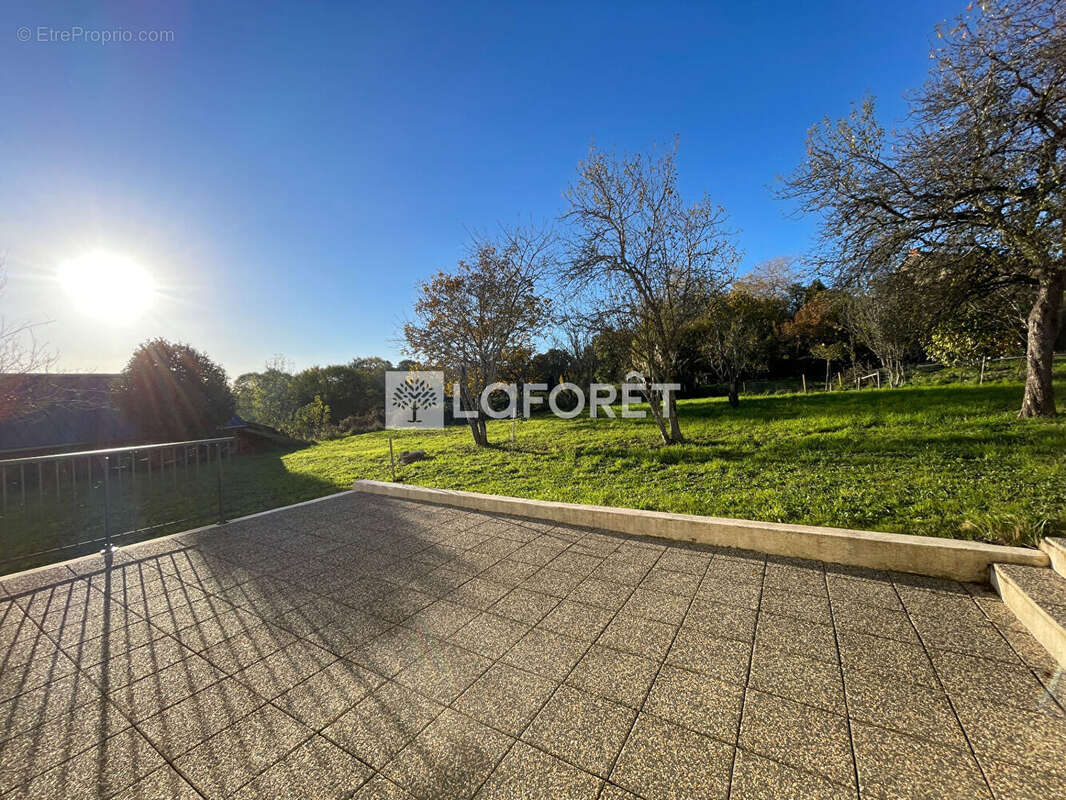 Maison à RIEUPEYROUX
