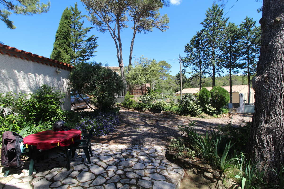 Maison à MONTSERET