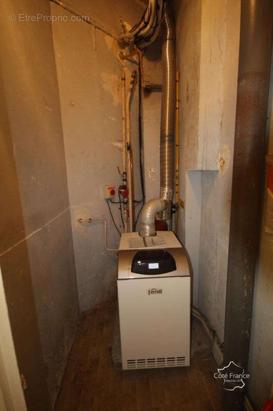 FUMAY Grand local commercial  de 218 m2 - photo 14