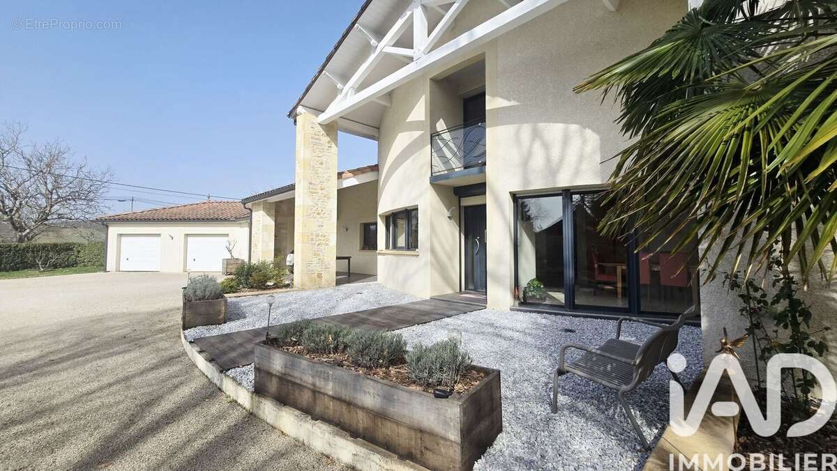 Maison 207 m² à Prayssac  - photo 2