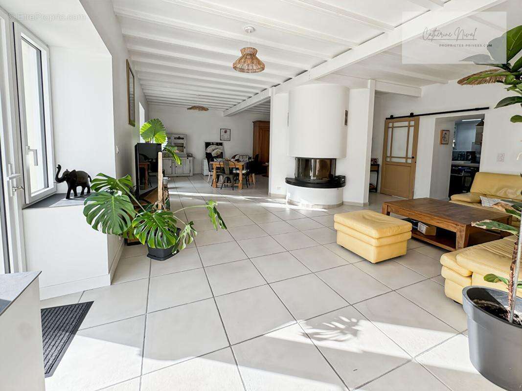 Maison ,   6 chambres , 260 m² .Terrain 2 700 m² .Guérande - photo 2
