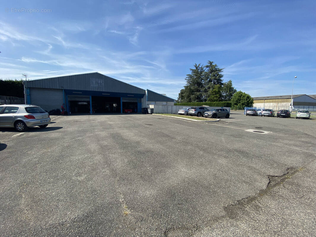 Photo 1 - Commerce à LONS