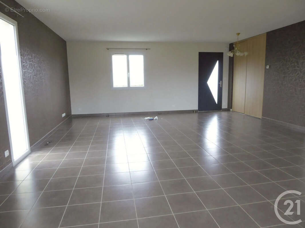 Maison à SAINT-SERNIN-DU-BOIS