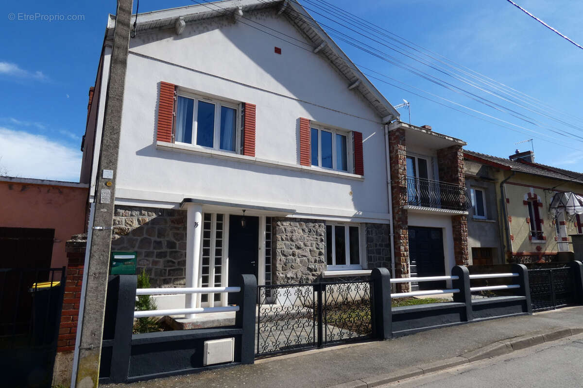 Maison à MONTLUCON
